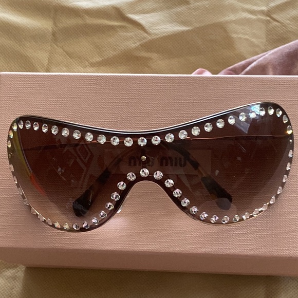 Miu Miu  Sunnies - Picture 12 of 13